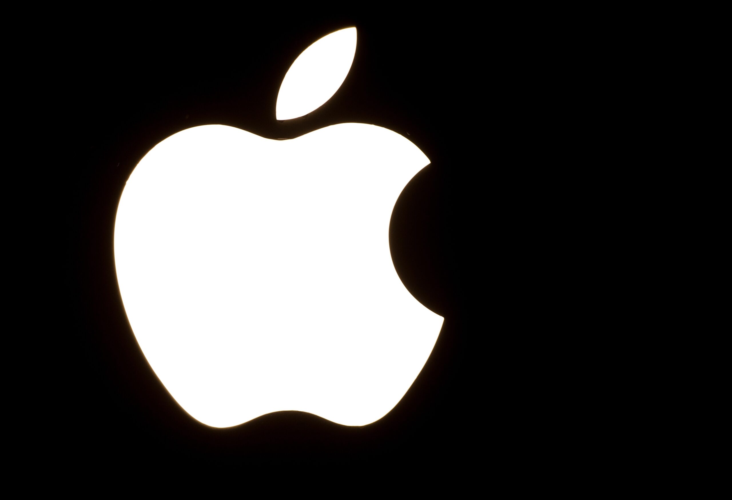 FRANCE-TECHNOLOGIE-APPLE-LOGO
